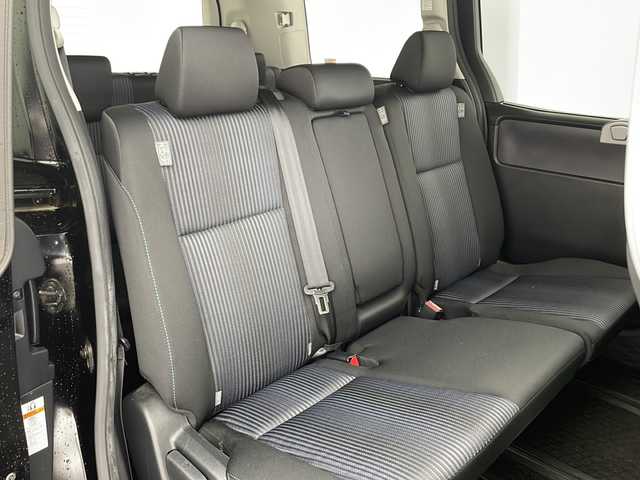 トヨタ ヴォクシー ZS 煌 兵庫県 2015(平27)年 2.6万km ブラック ・純正７インチナビ（NSZN-W64T）/CD/DVD/Bluetooth/TV/・バックカメラ/・両側パワースライドドア/・ビルトインETC/・純正ドライブレコーダー/・ステアリングスイッチ/・プッシュスタート/・スマートキー/・純正フロアマット/・革巻きステアリング/・アイドリングストップ/・ＬＥＤヘッドライト/・フォグランプ/・オートライト/・純正16インチアルミホイール/・横滑り防止装置