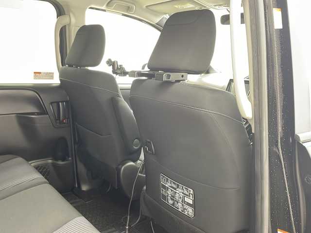 トヨタ ヴォクシー ZS 煌 兵庫県 2015(平27)年 2.6万km ブラック ・純正７インチナビ（NSZN-W64T）/CD/DVD/Bluetooth/TV/・バックカメラ/・両側パワースライドドア/・ビルトインETC/・純正ドライブレコーダー/・ステアリングスイッチ/・プッシュスタート/・スマートキー/・純正フロアマット/・革巻きステアリング/・アイドリングストップ/・ＬＥＤヘッドライト/・フォグランプ/・オートライト/・純正16インチアルミホイール/・横滑り防止装置