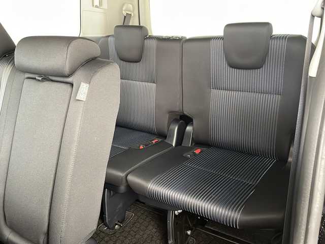 トヨタ ヴォクシー ZS 煌 兵庫県 2015(平27)年 2.6万km ブラック ・純正７インチナビ（NSZN-W64T）/CD/DVD/Bluetooth/TV/・バックカメラ/・両側パワースライドドア/・ビルトインETC/・純正ドライブレコーダー/・ステアリングスイッチ/・プッシュスタート/・スマートキー/・純正フロアマット/・革巻きステアリング/・アイドリングストップ/・ＬＥＤヘッドライト/・フォグランプ/・オートライト/・純正16インチアルミホイール/・横滑り防止装置