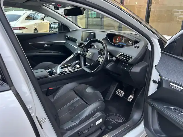 プジョー ５００８ クロスシティ ブルーHDi 石川県 2021(令3)年 3.3万km パール パノラマサンルーフ/ディスプレィオーディオ/サイド・バックカメラ/ハーフレザー/シートヒーター/BSM/パワーバックドア/パドルシフト/ルーフレール/置くだけ充電/シートメモリー