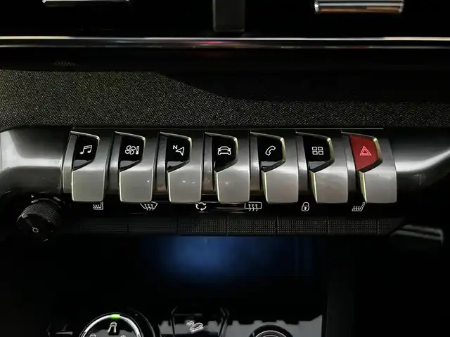 プジョー ５００８ クロスシティ ブルーHDi 石川県 2021(令3)年 3.3万km パール パノラマサンルーフ/ディスプレィオーディオ/サイド・バックカメラ/ハーフレザー/シートヒーター/BSM/パワーバックドア/パドルシフト/ルーフレール/置くだけ充電/シートメモリー