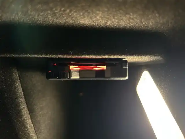 プジョー ５００８ クロスシティ ブルーHDi 石川県 2021(令3)年 3.3万km パール パノラマサンルーフ/ディスプレィオーディオ/サイド・バックカメラ/ハーフレザー/シートヒーター/BSM/パワーバックドア/パドルシフト/ルーフレール/置くだけ充電/シートメモリー