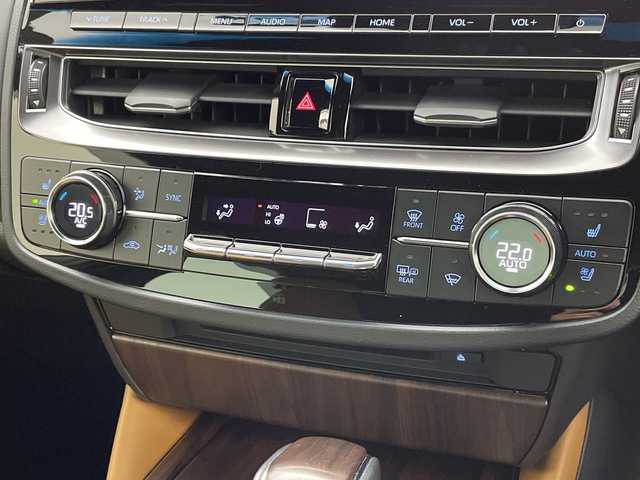 トヨタ クラウン ハイブリッド G－エグゼクティブ Four 新潟県 2020(令2)年 7.3万km グレー ４WD/純正メモリナビ/（BT/FM/AM/フルセグTV）/全周囲カメラ/ステアリングスイッチ/全周囲カメラ/パワーシート/シートヒーター/シートヒーター/エアシート/寒冷地仕様/前後ドライブレコーダー/電動リアゲート/エンジンスターター/ETC/取扱説明書