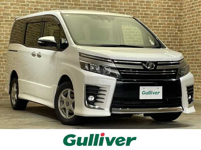 トヨタ ヴォクシー ZS 煌Ⅱ 道東・釧路十勝 2017(平29)年 9.5万km ホワイトパールクリスタルシャイン ４WD/寒冷地仕様/12.1型フリップダウンモニター/両側パワースライドドア/MTモード付AT/ロールサンシェード/リヤオートエアコン/純正10インチナビ/フルセグTV/バックカメラ/ETC2.0/トヨタセーフティセンスC/プリクラッシュセーフティ/レーンディパーチャーアラート/オートマチックハイビーム/先行車発進告知機能/横滑り防止装置/アイドリングストップ/エンジンスターター/LEDヘッドランプ/LEDフォグランプ/サマータイヤ付き純正アルミホイール有