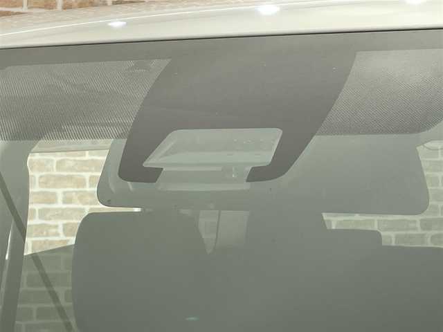 トヨタ ヴォクシー ZS 煌Ⅱ 道東・釧路十勝 2017(平29)年 9.5万km ホワイトパールクリスタルシャイン ４WD/寒冷地仕様/12.1型フリップダウンモニター/両側パワースライドドア/MTモード付AT/ロールサンシェード/リヤオートエアコン/純正10インチナビ/フルセグTV/バックカメラ/ETC2.0/トヨタセーフティセンスC/プリクラッシュセーフティ/レーンディパーチャーアラート/オートマチックハイビーム/先行車発進告知機能/横滑り防止装置/アイドリングストップ/エンジンスターター/LEDヘッドランプ/LEDフォグランプ/サマータイヤ付き純正アルミホイール有