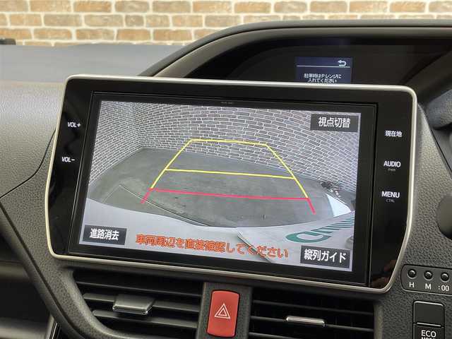 トヨタ ヴォクシー ZS 煌Ⅱ 道東・釧路十勝 2017(平29)年 9.5万km ホワイトパールクリスタルシャイン ４WD/寒冷地仕様/12.1型フリップダウンモニター/両側パワースライドドア/MTモード付AT/ロールサンシェード/リヤオートエアコン/純正10インチナビ/フルセグTV/バックカメラ/ETC2.0/トヨタセーフティセンスC/プリクラッシュセーフティ/レーンディパーチャーアラート/オートマチックハイビーム/先行車発進告知機能/横滑り防止装置/アイドリングストップ/エンジンスターター/LEDヘッドランプ/LEDフォグランプ/サマータイヤ付き純正アルミホイール有