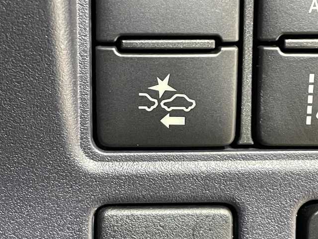 トヨタ ヴォクシー ZS 煌Ⅱ 道東・釧路十勝 2017(平29)年 9.5万km ホワイトパールクリスタルシャイン ４WD/寒冷地仕様/12.1型フリップダウンモニター/両側パワースライドドア/MTモード付AT/ロールサンシェード/リヤオートエアコン/純正10インチナビ/フルセグTV/バックカメラ/ETC2.0/トヨタセーフティセンスC/プリクラッシュセーフティ/レーンディパーチャーアラート/オートマチックハイビーム/先行車発進告知機能/横滑り防止装置/アイドリングストップ/エンジンスターター/LEDヘッドランプ/LEDフォグランプ/サマータイヤ付き純正アルミホイール有