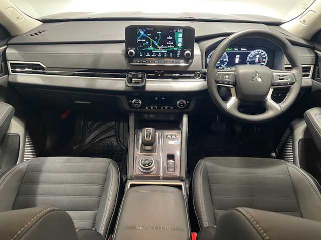 三菱 アウトランダー ＰＨＥＶ G 宮城県 2022(令4)年 6.8万km チタニウムグレーメタリック 4WD/BOSEサウンドシステム/マイパイロット/・衝突被害軽減ブレーキ/・踏み間違い衝突防止アシスト/・車線逸脱警報システム/・アダプティブLEDヘッドライト/・オートマチックハイビーム/・ブライドスポットモニター/純正9インチナビ/・Bluetooth/フルセグTV/USB/・全方位カメラ/・ETC2.0/・純正ドライブレコーダー/デジタルインナーミラー/電子パーキング/・オートブレーキホールド/前後コーナーセンサー/電動リアゲート/100V充電/革巻きステアリング/・ステアリングリモコン/・パドルシフト/プッシュスタート/・スマートキー/ハーフレザーシート/・パワーシート（運転席）/・シートヒーター（運転席/助手席）/LEDヘッドライト/・オートライト/・フォグランプ/純正アルミホイール/純正フロアマット