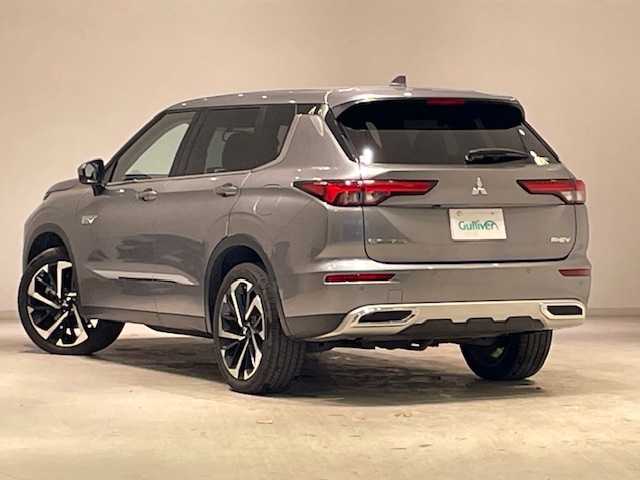 三菱 アウトランダー ＰＨＥＶ G 宮城県 2022(令4)年 6.8万km チタニウムグレーメタリック 4WD/BOSEサウンドシステム/マイパイロット/・衝突被害軽減ブレーキ/・踏み間違い衝突防止アシスト/・車線逸脱警報システム/・アダプティブLEDヘッドライト/・オートマチックハイビーム/・ブライドスポットモニター/純正9インチナビ/・Bluetooth/フルセグTV/USB/・全方位カメラ/・ETC2.0/・純正ドライブレコーダー/デジタルインナーミラー/電子パーキング/・オートブレーキホールド/前後コーナーセンサー/電動リアゲート/100V充電/革巻きステアリング/・ステアリングリモコン/・パドルシフト/プッシュスタート/・スマートキー/ハーフレザーシート/・パワーシート（運転席）/・シートヒーター（運転席/助手席）/LEDヘッドライト/・オートライト/・フォグランプ/純正アルミホイール/純正フロアマット