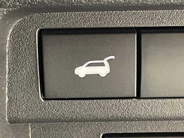 三菱 アウトランダー ＰＨＥＶ G 宮城県 2022(令4)年 6.8万km チタニウムグレーメタリック 4WD/BOSEサウンドシステム/マイパイロット/・衝突被害軽減ブレーキ/・踏み間違い衝突防止アシスト/・車線逸脱警報システム/・アダプティブLEDヘッドライト/・オートマチックハイビーム/・ブライドスポットモニター/純正9インチナビ/・Bluetooth/フルセグTV/USB/・全方位カメラ/・ETC2.0/・純正ドライブレコーダー/デジタルインナーミラー/電子パーキング/・オートブレーキホールド/前後コーナーセンサー/電動リアゲート/100V充電/革巻きステアリング/・ステアリングリモコン/・パドルシフト/プッシュスタート/・スマートキー/ハーフレザーシート/・パワーシート（運転席）/・シートヒーター（運転席/助手席）/LEDヘッドライト/・オートライト/・フォグランプ/純正アルミホイール/純正フロアマット