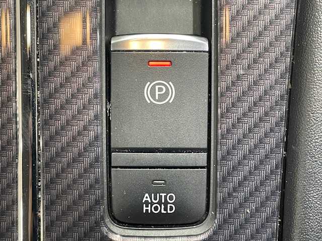 三菱 アウトランダー ＰＨＥＶ G 宮城県 2022(令4)年 6.8万km チタニウムグレーメタリック 4WD/BOSEサウンドシステム/マイパイロット/・衝突被害軽減ブレーキ/・踏み間違い衝突防止アシスト/・車線逸脱警報システム/・アダプティブLEDヘッドライト/・オートマチックハイビーム/・ブライドスポットモニター/純正9インチナビ/・Bluetooth/フルセグTV/USB/・全方位カメラ/・ETC2.0/・純正ドライブレコーダー/デジタルインナーミラー/電子パーキング/・オートブレーキホールド/前後コーナーセンサー/電動リアゲート/100V充電/革巻きステアリング/・ステアリングリモコン/・パドルシフト/プッシュスタート/・スマートキー/ハーフレザーシート/・パワーシート（運転席）/・シートヒーター（運転席/助手席）/LEDヘッドライト/・オートライト/・フォグランプ/純正アルミホイール/純正フロアマット