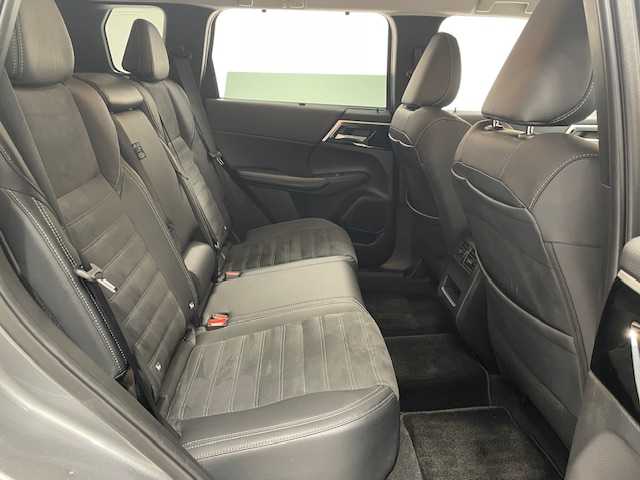 三菱 アウトランダー ＰＨＥＶ G 宮城県 2022(令4)年 6.8万km チタニウムグレーメタリック 4WD/BOSEサウンドシステム/マイパイロット/・衝突被害軽減ブレーキ/・踏み間違い衝突防止アシスト/・車線逸脱警報システム/・アダプティブLEDヘッドライト/・オートマチックハイビーム/・ブライドスポットモニター/純正9インチナビ/・Bluetooth/フルセグTV/USB/・全方位カメラ/・ETC2.0/・純正ドライブレコーダー/デジタルインナーミラー/電子パーキング/・オートブレーキホールド/前後コーナーセンサー/電動リアゲート/100V充電/革巻きステアリング/・ステアリングリモコン/・パドルシフト/プッシュスタート/・スマートキー/ハーフレザーシート/・パワーシート（運転席）/・シートヒーター（運転席/助手席）/LEDヘッドライト/・オートライト/・フォグランプ/純正アルミホイール/純正フロアマット