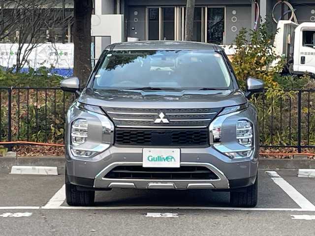三菱 アウトランダー ＰＨＥＶ G 宮城県 2022(令4)年 6.8万km チタニウムグレーメタリック 4WD/BOSEサウンドシステム/マイパイロット/・衝突被害軽減ブレーキ/・踏み間違い衝突防止アシスト/・車線逸脱警報システム/・アダプティブLEDヘッドライト/・オートマチックハイビーム/・ブライドスポットモニター/純正9インチナビ/・Bluetooth/フルセグTV/USB/・全方位カメラ/・ETC2.0/・純正ドライブレコーダー/デジタルインナーミラー/電子パーキング/・オートブレーキホールド/前後コーナーセンサー/電動リアゲート/100V充電/革巻きステアリング/・ステアリングリモコン/・パドルシフト/プッシュスタート/・スマートキー/ハーフレザーシート/・パワーシート（運転席）/・シートヒーター（運転席/助手席）/LEDヘッドライト/・オートライト/・フォグランプ/純正アルミホイール/純正フロアマット