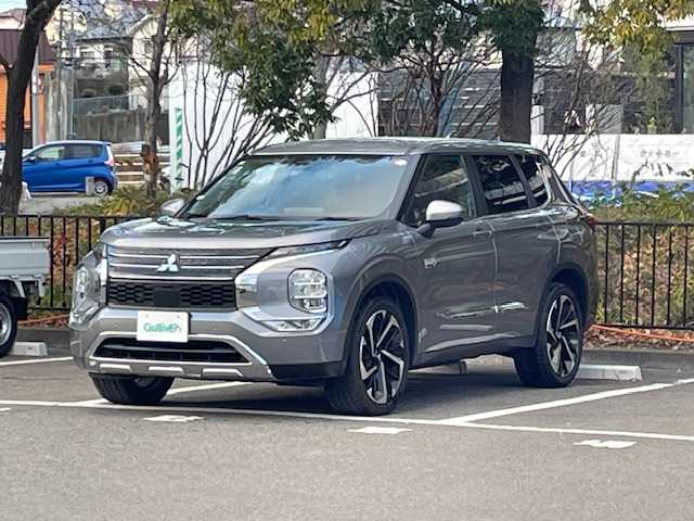 三菱 アウトランダー ＰＨＥＶ G 宮城県 2022(令4)年 6.8万km チタニウムグレーメタリック 4WD/BOSEサウンドシステム/マイパイロット/・衝突被害軽減ブレーキ/・踏み間違い衝突防止アシスト/・車線逸脱警報システム/・アダプティブLEDヘッドライト/・オートマチックハイビーム/・ブライドスポットモニター/純正9インチナビ/・Bluetooth/フルセグTV/USB/・全方位カメラ/・ETC2.0/・純正ドライブレコーダー/デジタルインナーミラー/電子パーキング/・オートブレーキホールド/前後コーナーセンサー/電動リアゲート/100V充電/革巻きステアリング/・ステアリングリモコン/・パドルシフト/プッシュスタート/・スマートキー/ハーフレザーシート/・パワーシート（運転席）/・シートヒーター（運転席/助手席）/LEDヘッドライト/・オートライト/・フォグランプ/純正アルミホイール/純正フロアマット