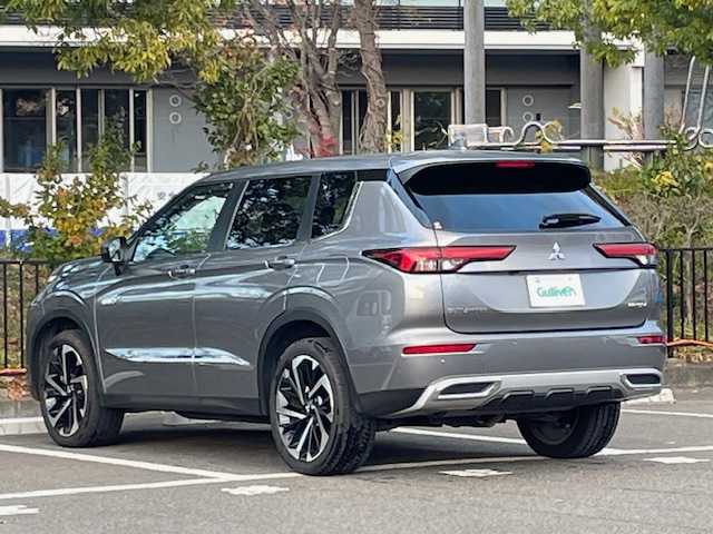 三菱 アウトランダー ＰＨＥＶ G 宮城県 2022(令4)年 6.8万km チタニウムグレーメタリック 4WD/BOSEサウンドシステム/マイパイロット/・衝突被害軽減ブレーキ/・踏み間違い衝突防止アシスト/・車線逸脱警報システム/・アダプティブLEDヘッドライト/・オートマチックハイビーム/・ブライドスポットモニター/純正9インチナビ/・Bluetooth/フルセグTV/USB/・全方位カメラ/・ETC2.0/・純正ドライブレコーダー/デジタルインナーミラー/電子パーキング/・オートブレーキホールド/前後コーナーセンサー/電動リアゲート/100V充電/革巻きステアリング/・ステアリングリモコン/・パドルシフト/プッシュスタート/・スマートキー/ハーフレザーシート/・パワーシート（運転席）/・シートヒーター（運転席/助手席）/LEDヘッドライト/・オートライト/・フォグランプ/純正アルミホイール/純正フロアマット