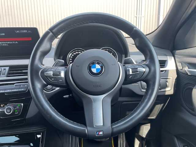 ＢＭＷ Ｘ２ xDrive 20d MスポーツX 青森県 2022(令4)年 5.4万km サファイアブラックP ワンオーナー車/インテリジェントセーフティ/コンフォートアクセス/黒ハーフレザー×イエローステッチシート/ヘッドアップディスプレイ/電動メモリシート/シートヒーター/純正ナビ/USB/Bluetooth/バックカメラ/インナーミラー型ETC/アダプティブクルーズコントロール/アイドリングストップ/パーキングアシスト/電動リアゲート/前後クリアランスソナー/LEDヘッドライト/Cタイプコネクタ/オートライト/スマートキー/プッシュスタート/純正フロアマット