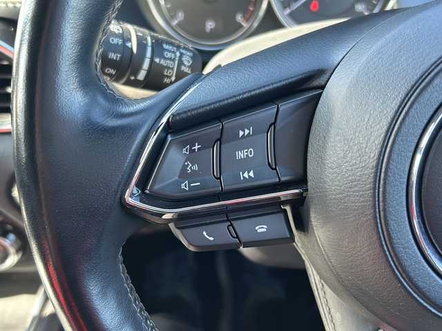 マツダ ＣＸ－８ XD Lパッケージ 愛知県 2017(平29)年 4.2万km スノーフレイクホワイトパールマイカ 純正7型SDナビ/（CD/DVD/Bluetooth/フルセグTV）/全方位カメラ/衝突軽減ブレーキ/レーンキープアシスト/ヘッドアップディスプレイ/ブラインドスポットモニター/オートマチックハイビーム/追従式クルーズコントロール/ETC/ドライブレコーダー/パワーシート/本革シート/メモリシート/シートヒーター/ステアリングヒーター/LEDヘッドライト/電動リアゲート/純正フロアマット/後席エアコン/スマートキー/アイドリングストップ