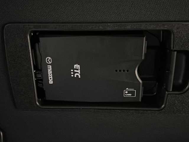 マツダ ＣＸ－８ XD Lパッケージ 愛知県 2017(平29)年 4.2万km スノーフレイクホワイトパールマイカ 純正7型SDナビ/（CD/DVD/Bluetooth/フルセグTV）/全方位カメラ/衝突軽減ブレーキ/レーンキープアシスト/ヘッドアップディスプレイ/ブラインドスポットモニター/オートマチックハイビーム/追従式クルーズコントロール/ETC/ドライブレコーダー/パワーシート/本革シート/メモリシート/シートヒーター/ステアリングヒーター/LEDヘッドライト/電動リアゲート/純正フロアマット/後席エアコン/スマートキー/アイドリングストップ