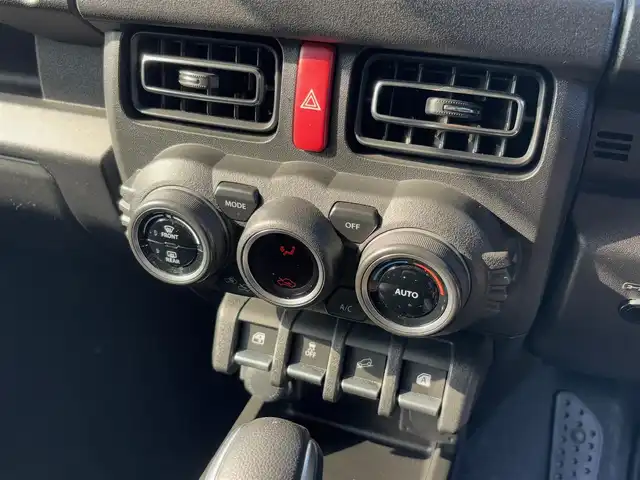 スズキ ジムニー XC 徳島県 2021(令3)年 1.9万km ミディアムグレー 社外ナビ(CN-RZ865)/(CD・DVD/Bluetooth/TV)/バックカメラ/ステアリングスイッチ/純正ビルトインETC/社外前方ドライブレコーダー/衝突被害軽減ブレーキ/クルーズコントロール/レーンキープアシスト/前後コーナーセンサー/ダウンヒルアシストコントロール/オートライト/LEDヘッドライト/フロントフォグライト/純正16インチアルミホイール/背面タイヤ/背面ハードカバー/純正ドアバイザー/ヘッドライトウォッシャー