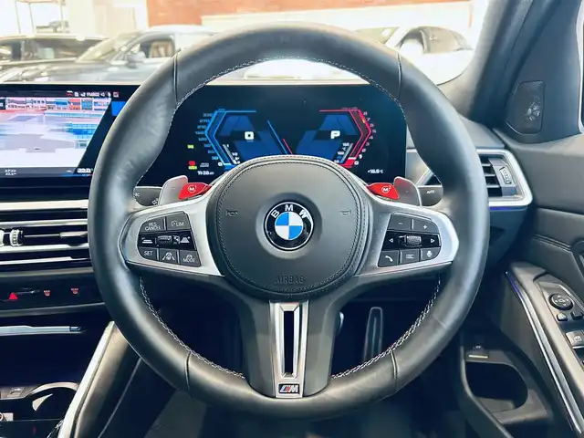 ＢＭＷ ＢＭＷ Ｍ３ コンペティション M xDrive 大阪府 2023(令5)年 1.1万km 白 黒革/パワーシート/Dシートメモリ/シートヒーター/純正ナビ/TV/360度カメラ/applecarplay/HUD/ハーマンカードン/ACC/ブラインドスポット/純正AW/ワイヤレス充電