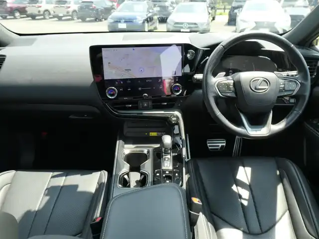 レクサス ＮＸ 350h Fスポーツ 千葉県 2022(令4)年 4万km グラファイトブラックガラスフレーク Lexus Safety System+/・プリクラッシュセーフティ/・レーンディパーチャーアラート/・レーンチェンジアシスト/・レーダークルーズコントロール/・プロアクティブドライビングアシスト/・ブラインドスポットモニター/ヘッドアップディスプレイ/ムーンルーフ/ブラックレザーシート/前席パワーシート/エアシート/各席シートヒーター/リア電動リクライニングシート/純正ナビ/地デジTV/【DVD/CD再生機能　Bluetooth接続】/パノラミックビューモニター/リバース連動ドアミラー（左/右）/マークレビンソン/置くだけ充電/デジタルインナーミラー/革巻きステアリング/ステアリングスイッチ/パドルシフト/ETC（2.0）/LEDヘッドライト/フォグライト/ウインカーミラー/クリアランスソナー/純正20インチアルミホイル/サイド/カーテン/ニーエアバッグ/スマートキー