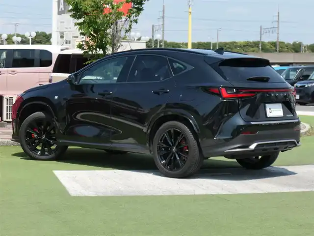 レクサス ＮＸ 350h Fスポーツ 千葉県 2022(令4)年 4万km グラファイトブラックガラスフレーク Lexus Safety System+/・プリクラッシュセーフティ/・レーンディパーチャーアラート/・レーンチェンジアシスト/・レーダークルーズコントロール/・プロアクティブドライビングアシスト/・ブラインドスポットモニター/ヘッドアップディスプレイ/ムーンルーフ/ブラックレザーシート/前席パワーシート/エアシート/各席シートヒーター/リア電動リクライニングシート/純正ナビ/地デジTV/【DVD/CD再生機能　Bluetooth接続】/パノラミックビューモニター/リバース連動ドアミラー（左/右）/マークレビンソン/置くだけ充電/デジタルインナーミラー/革巻きステアリング/ステアリングスイッチ/パドルシフト/ETC（2.0）/LEDヘッドライト/フォグライト/ウインカーミラー/クリアランスソナー/純正20インチアルミホイル/サイド/カーテン/ニーエアバッグ/スマートキー