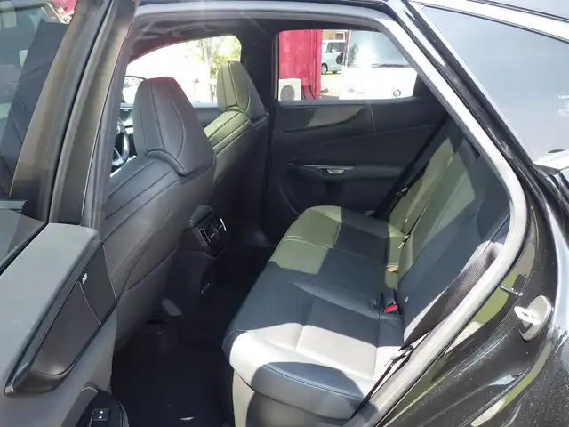 レクサス ＮＸ 350h Fスポーツ 千葉県 2022(令4)年 4万km グラファイトブラックガラスフレーク Lexus Safety System+/・プリクラッシュセーフティ/・レーンディパーチャーアラート/・レーンチェンジアシスト/・レーダークルーズコントロール/・プロアクティブドライビングアシスト/・ブラインドスポットモニター/ヘッドアップディスプレイ/ムーンルーフ/ブラックレザーシート/前席パワーシート/エアシート/各席シートヒーター/リア電動リクライニングシート/純正ナビ/地デジTV/【DVD/CD再生機能　Bluetooth接続】/パノラミックビューモニター/リバース連動ドアミラー（左/右）/マークレビンソン/置くだけ充電/デジタルインナーミラー/革巻きステアリング/ステアリングスイッチ/パドルシフト/ETC（2.0）/LEDヘッドライト/フォグライト/ウインカーミラー/クリアランスソナー/純正20インチアルミホイル/サイド/カーテン/ニーエアバッグ/スマートキー