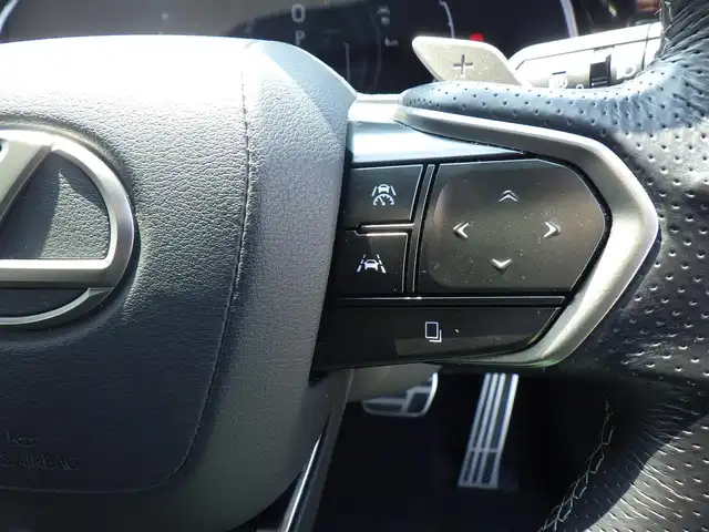 レクサス ＮＸ 350h Fスポーツ 千葉県 2022(令4)年 4万km グラファイトブラックガラスフレーク Lexus Safety System+/・プリクラッシュセーフティ/・レーンディパーチャーアラート/・レーンチェンジアシスト/・レーダークルーズコントロール/・プロアクティブドライビングアシスト/・ブラインドスポットモニター/ヘッドアップディスプレイ/ムーンルーフ/ブラックレザーシート/前席パワーシート/エアシート/各席シートヒーター/リア電動リクライニングシート/純正ナビ/地デジTV/【DVD/CD再生機能　Bluetooth接続】/パノラミックビューモニター/リバース連動ドアミラー（左/右）/マークレビンソン/置くだけ充電/デジタルインナーミラー/革巻きステアリング/ステアリングスイッチ/パドルシフト/ETC（2.0）/LEDヘッドライト/フォグライト/ウインカーミラー/クリアランスソナー/純正20インチアルミホイル/サイド/カーテン/ニーエアバッグ/スマートキー