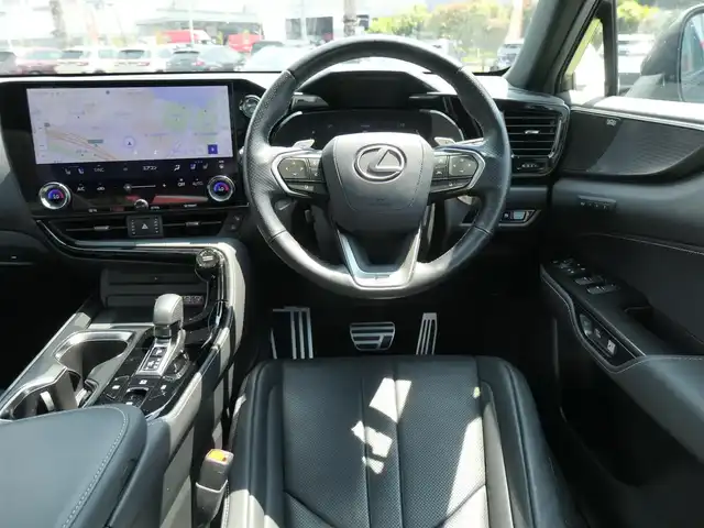 レクサス ＮＸ 350h Fスポーツ 千葉県 2022(令4)年 4万km グラファイトブラックガラスフレーク Lexus Safety System+/・プリクラッシュセーフティ/・レーンディパーチャーアラート/・レーンチェンジアシスト/・レーダークルーズコントロール/・プロアクティブドライビングアシスト/・ブラインドスポットモニター/ヘッドアップディスプレイ/ムーンルーフ/ブラックレザーシート/前席パワーシート/エアシート/各席シートヒーター/リア電動リクライニングシート/純正ナビ/地デジTV/【DVD/CD再生機能　Bluetooth接続】/パノラミックビューモニター/リバース連動ドアミラー（左/右）/マークレビンソン/置くだけ充電/デジタルインナーミラー/革巻きステアリング/ステアリングスイッチ/パドルシフト/ETC（2.0）/LEDヘッドライト/フォグライト/ウインカーミラー/クリアランスソナー/純正20インチアルミホイル/サイド/カーテン/ニーエアバッグ/スマートキー