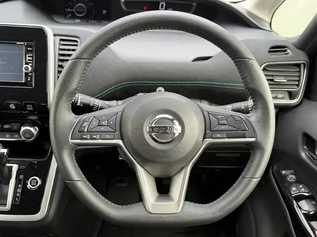 日産 セレナ ライダー Vセレクション 道南・函館 2017(平29)年 7.4万km ダイヤモンドブラック /両側パワースライドドア//純正メモリーナビ/（フルセグTV/DVD/CD/SD/BT/FM/AM)　//純正フリップダウンモニター//アラウンドビューカメラ//エマージェンシーブレーキ//側方支援//標識認識//駐車支援//クルーズコントロール//ECOモード//横滑り防止//アイドリングストップ//HIDヘッドライト//フォグランプ//ウィンカーミラー//革巻きステアリング//プッシュスタート//スマートキー//スペアキー//ETC//社外ドライブレコーダー（前後）