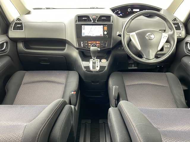 日産 セレナ ハイウェイスター Vセレクション 道央・札幌 2012(平24)年 6.3万km ブリリアントホワイトパール ・純正ナビ&CD&AUX　/・両側パワースライドドア　/・バックカメラ　/・クルーズコントロール　/・アイドリングストップ　/・横滑り防止装置/・プラズマクラスター　/・2列目シートバックテーブル/・サンシェード/・電動格納ミラー　/・純正フロアマット　/・プッシュスタート　/・オートライト/・スマートキー/・スペアキー/・保証書/・取扱説明書