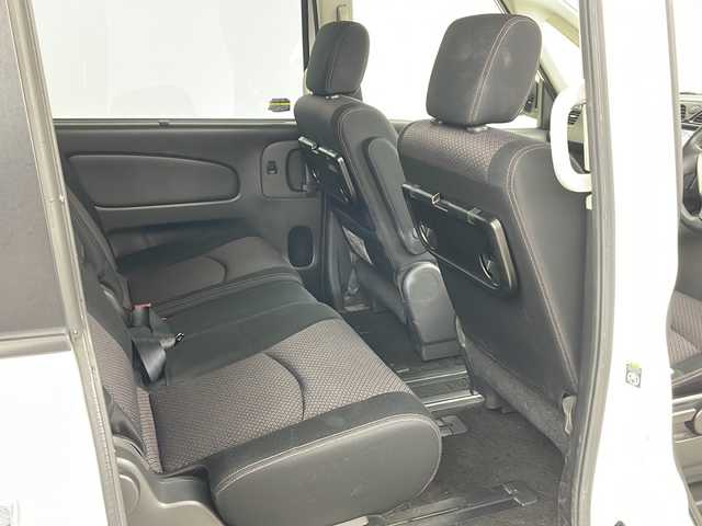 日産 セレナ ハイウェイスター Vセレクション 道央・札幌 2012(平24)年 6.3万km ブリリアントホワイトパール ・純正ナビ&CD&AUX　/・両側パワースライドドア　/・バックカメラ　/・クルーズコントロール　/・アイドリングストップ　/・横滑り防止装置/・プラズマクラスター　/・2列目シートバックテーブル/・サンシェード/・電動格納ミラー　/・純正フロアマット　/・プッシュスタート　/・オートライト/・スマートキー/・スペアキー/・保証書/・取扱説明書