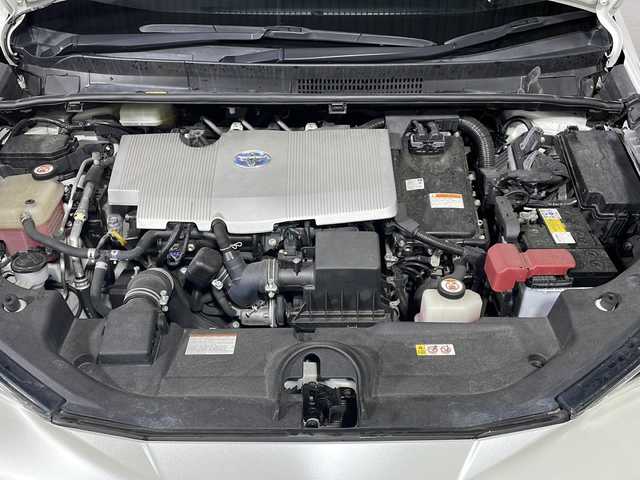 トヨタ プリウス Sセーフティプラス 福岡県 2018(平30)年 6.9万km ホワイトパールクリスタルシャイン 社外8インチSDナビゲーション/CD DVD BT/フルセグテレビ/バックモニター/トヨタセーフティセンス/パーキングアシスト/ドライブレコーダー/革巻きステアリング/ステアリングスイッチ/オートライト/LEDヘッドライト/フォグランプ/ETC/スマートキー/プッシュスタートエンジン