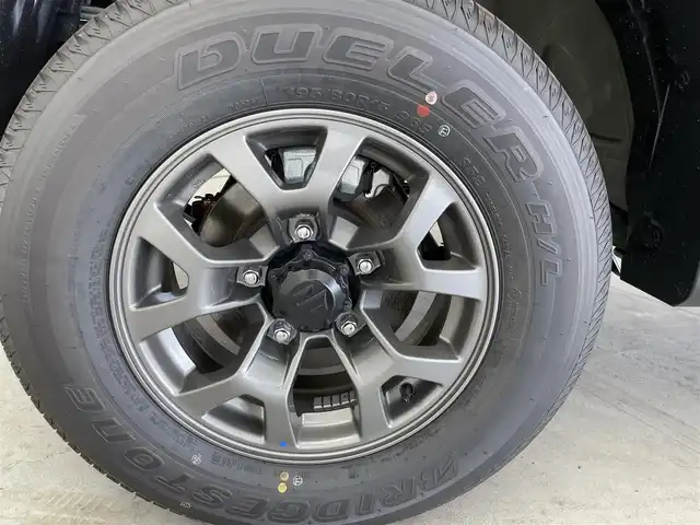 スズキ ジムニー ノマド FC 愛知県 2025(令7)年 0.1万km未満 緑 登録済み未使用車　/前席シートヒーター/スズキセーフティサポート/・スズキデュアルカメラサポート/・コーナーセンサー　/・アダプティブクルーズコントロール　/・車線逸脱防止装置　/・後方誤進抑制機能　/・先行車発進お知らせ機能/・標識認識機能/ダウンヒルアシストコントロール/トランスフォーレバー/ステアリングリモコン　/革巻きステアリング　/フォグランプ　/ミラーヒーター　/純正フロアマット/純正15インチAW/純正LEDヘッドランプ/　