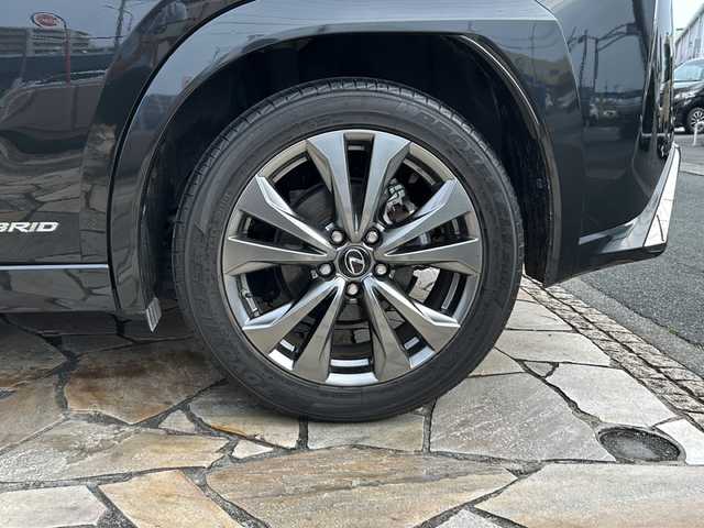 レクサス ＵＸ 250h Fスポーツ 静岡県 2019(令1)年 4.4万km グラファイトブラックガラスフレーク 純正ナビ/・FM/・AM/・CD/DVD/・サウンドライブラリ/・SD/・USB/・Bluetooth/・Miracast/・AUX/・フルセグTV/主要装備/・レーダークルーズコントロール/・パドルシフト/・オートハイビーム/・パワーバックドア/・ハンドルヒーター/・ＥＴＣ２．０/・ワイヤレス充電/・シートヒーター/・サンルーフ/・コーナーセンサー/・レーンキープアシスト/・プリクラッシュセーフティ/・電動パーキング/・電動チルト＆テレスコピックステアリング/・純正フロアマット/・アクティブスタビリティコントロール