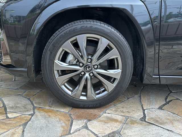 レクサス ＵＸ 250h Fスポーツ 静岡県 2019(令1)年 4.4万km グラファイトブラックガラスフレーク 純正ナビ/・FM/・AM/・CD/DVD/・サウンドライブラリ/・SD/・USB/・Bluetooth/・Miracast/・AUX/・フルセグTV/主要装備/・レーダークルーズコントロール/・パドルシフト/・オートハイビーム/・パワーバックドア/・ハンドルヒーター/・ＥＴＣ２．０/・ワイヤレス充電/・シートヒーター/・サンルーフ/・コーナーセンサー/・レーンキープアシスト/・プリクラッシュセーフティ/・電動パーキング/・電動チルト＆テレスコピックステアリング/・純正フロアマット/・アクティブスタビリティコントロール