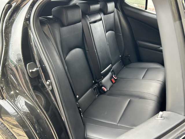 レクサス ＵＸ 250h Fスポーツ 静岡県 2019(令1)年 4.4万km グラファイトブラックガラスフレーク 純正ナビ/・FM/・AM/・CD/DVD/・サウンドライブラリ/・SD/・USB/・Bluetooth/・Miracast/・AUX/・フルセグTV/主要装備/・レーダークルーズコントロール/・パドルシフト/・オートハイビーム/・パワーバックドア/・ハンドルヒーター/・ＥＴＣ２．０/・ワイヤレス充電/・シートヒーター/・サンルーフ/・コーナーセンサー/・レーンキープアシスト/・プリクラッシュセーフティ/・電動パーキング/・電動チルト＆テレスコピックステアリング/・純正フロアマット/・アクティブスタビリティコントロール