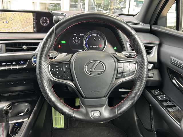 レクサス ＵＸ 250h Fスポーツ 静岡県 2019(令1)年 4.4万km グラファイトブラックガラスフレーク 純正ナビ/・FM/・AM/・CD/DVD/・サウンドライブラリ/・SD/・USB/・Bluetooth/・Miracast/・AUX/・フルセグTV/主要装備/・レーダークルーズコントロール/・パドルシフト/・オートハイビーム/・パワーバックドア/・ハンドルヒーター/・ＥＴＣ２．０/・ワイヤレス充電/・シートヒーター/・サンルーフ/・コーナーセンサー/・レーンキープアシスト/・プリクラッシュセーフティ/・電動パーキング/・電動チルト＆テレスコピックステアリング/・純正フロアマット/・アクティブスタビリティコントロール