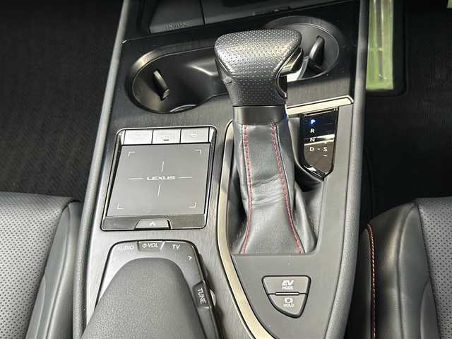 レクサス ＵＸ 250h Fスポーツ 静岡県 2019(令1)年 4.4万km グラファイトブラックガラスフレーク 純正ナビ/・FM/・AM/・CD/DVD/・サウンドライブラリ/・SD/・USB/・Bluetooth/・Miracast/・AUX/・フルセグTV/主要装備/・レーダークルーズコントロール/・パドルシフト/・オートハイビーム/・パワーバックドア/・ハンドルヒーター/・ＥＴＣ２．０/・ワイヤレス充電/・シートヒーター/・サンルーフ/・コーナーセンサー/・レーンキープアシスト/・プリクラッシュセーフティ/・電動パーキング/・電動チルト＆テレスコピックステアリング/・純正フロアマット/・アクティブスタビリティコントロール