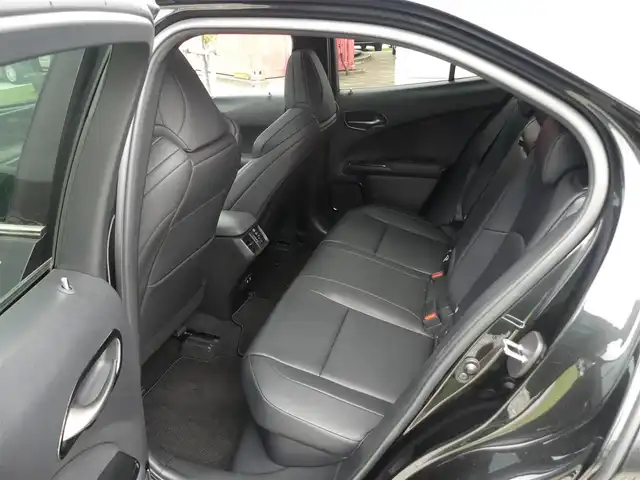 レクサス ＵＸ 250h Fスポーツ 千葉県 2019(令1)年 4.4万km グラファイトブラックガラスフレーク Lexus Safety System+/・プリクラッシュセーフティ/・レーンディパーチャーアラート/・オートハイビーム/・レーダークルーズコントロール/ムーンルーフ/ブラックレザーシート/前席パワーシート/シートヒーター/純正SDナビ/地デジTV/【DVD/CD再生機能　Bluetooth接続】/バックカメラ/ダウンサス（RS-R）/革巻きステアリング/ステアリングヒーター/ステアリングスイッチ/パドルシフト/ETC（2.0）/LEDヘッドライト/フォグライト/ウインカーミラー/クリアランスソナー/純正18インチアルミホイル/サイド/カーテンエアバッグ/スマートキー