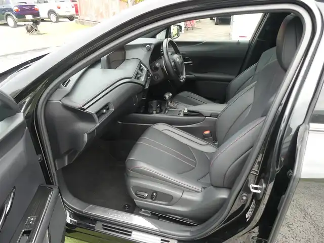 レクサス ＵＸ 250h Fスポーツ 千葉県 2019(令1)年 4.4万km グラファイトブラックガラスフレーク Lexus Safety System+/・プリクラッシュセーフティ/・レーンディパーチャーアラート/・オートハイビーム/・レーダークルーズコントロール/ムーンルーフ/ブラックレザーシート/前席パワーシート/シートヒーター/純正SDナビ/地デジTV/【DVD/CD再生機能　Bluetooth接続】/バックカメラ/ダウンサス（RS-R）/革巻きステアリング/ステアリングヒーター/ステアリングスイッチ/パドルシフト/ETC（2.0）/LEDヘッドライト/フォグライト/ウインカーミラー/クリアランスソナー/純正18インチアルミホイル/サイド/カーテンエアバッグ/スマートキー