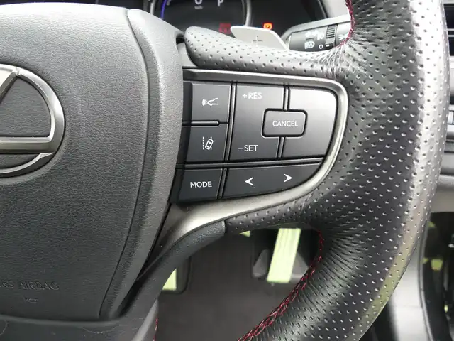 レクサス ＵＸ 250h Fスポーツ 千葉県 2019(令1)年 4.4万km グラファイトブラックガラスフレーク Lexus Safety System+/・プリクラッシュセーフティ/・レーンディパーチャーアラート/・オートハイビーム/・レーダークルーズコントロール/ムーンルーフ/ブラックレザーシート/前席パワーシート/シートヒーター/純正SDナビ/地デジTV/【DVD/CD再生機能　Bluetooth接続】/バックカメラ/ダウンサス（RS-R）/革巻きステアリング/ステアリングヒーター/ステアリングスイッチ/パドルシフト/ETC（2.0）/LEDヘッドライト/フォグライト/ウインカーミラー/クリアランスソナー/純正18インチアルミホイル/サイド/カーテンエアバッグ/スマートキー