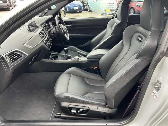 ＢＭＷ Ｍ２ コンペティション 和歌山県 2019(令1)年 6.9万km ガンＭ 純正ナビ/ハーマン・カードン/バックカメラ/(BT/CD/DVD)/衝突軽減/レーンキープ/パーキングアシスト/レザーシート/シートヒーター/パワーシート/ETC/前後ドライブレコーダー/レイズホイール/LEDヘッドライト/オートライト