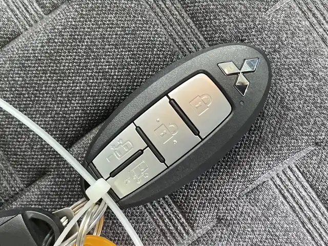 三菱 デリカミニ T プレミアム 栃木県 2025(令7)年 0.1千km 緑Ⅱ 届出済未使用車/4WD/純正9インチディスプレイオーディオ/(Bluetooth・AppleCarPlay・AndroidAuto)/CHAMONIXパッケージ/ (Fバンパーエンブレム・テールゲートエンブレム・Fグリルダイナミック  シールド・テールゲートガーニッシュ)/全方位カメラ/バックカメラ/マイパイロット/衝突軽減ブレーキ/レーンキープアシスト/追従クルーズコントロール/前後コーナーセンサー/両側パワースライドドア/ハーフレザーシート/シートヒーター/パドルシフト/純正15インチアルミホイール/スマートキー/アイドリングストップ/LEDヘッドライト/オートライト