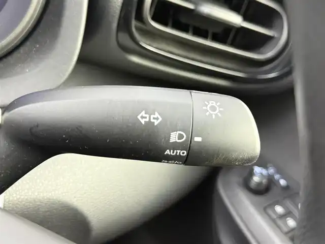 トヨタ ヤリス G 愛知県 2020(令2)年 4万km アイスピンクメタリック トヨタセーフティー/　・プリクラッシュセーフテー/　・レーントレーシングアシスト/　・レーンディパーチャーアラート/　・レーダークルーズコントロール/　・オートマチックハイビーム/　・ロードサインアシスト/　・発信遅れ告知/純正ナビ/　（Bluetooth/USB/フルセグTV）/ETC/ドライブレコーダー/純正フロアマット/ドアバイザー/電動格納ミラー/ステアリングリモコン/プッシュスタート/スマートキー/オートライト/ドアバイザー