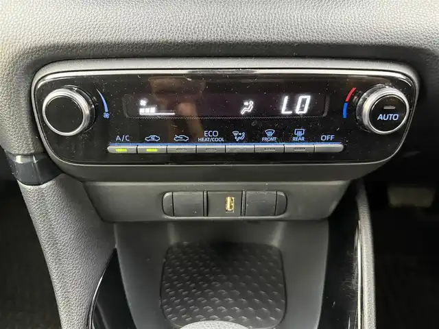 トヨタ ヤリス G 愛知県 2020(令2)年 4万km アイスピンクメタリック トヨタセーフティー/　・プリクラッシュセーフテー/　・レーントレーシングアシスト/　・レーンディパーチャーアラート/　・レーダークルーズコントロール/　・オートマチックハイビーム/　・ロードサインアシスト/　・発信遅れ告知/純正ナビ/　（Bluetooth/USB/フルセグTV）/ETC/ドライブレコーダー/純正フロアマット/ドアバイザー/電動格納ミラー/ステアリングリモコン/プッシュスタート/スマートキー/オートライト/ドアバイザー
