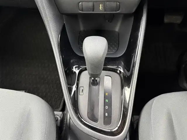 トヨタ ヤリス G 愛知県 2020(令2)年 4万km アイスピンクメタリック トヨタセーフティー/　・プリクラッシュセーフテー/　・レーントレーシングアシスト/　・レーンディパーチャーアラート/　・レーダークルーズコントロール/　・オートマチックハイビーム/　・ロードサインアシスト/　・発信遅れ告知/純正ナビ/　（Bluetooth/USB/フルセグTV）/ETC/ドライブレコーダー/純正フロアマット/ドアバイザー/電動格納ミラー/ステアリングリモコン/プッシュスタート/スマートキー/オートライト/ドアバイザー