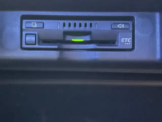 トヨタ ハリアー プレミアム 福岡県 2019(平31)年 5.4万km ブラック/ホワイト 純正7型SDナビ【フルセグTV・CD・DVD・BT】 トヨタセーフティー コーナーセンサー D席パワーシート レーダークルコン ドライブレコーダー【前後】 デジタルミラー オートホールド USBポート ETC 純正フロアマット 純正18インチアルミホイール 純正LEDヘッドライト プッシュスタート スマートキー