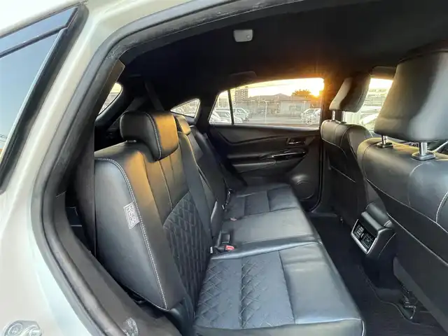 トヨタ ハリアー プレミアム 福岡県 2019(平31)年 5.4万km ブラック/ホワイト 純正7型SDナビ【フルセグTV・CD・DVD・BT】 トヨタセーフティー コーナーセンサー D席パワーシート レーダークルコン ドライブレコーダー【前後】 デジタルミラー オートホールド USBポート ETC 純正フロアマット 純正18インチアルミホイール 純正LEDヘッドライト プッシュスタート スマートキー