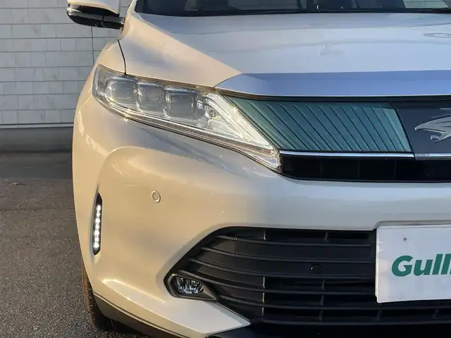 トヨタ ハリアー プレミアム 福岡県 2019(平31)年 5.4万km ブラック/ホワイト 純正7型SDナビ【フルセグTV・CD・DVD・BT】 トヨタセーフティー コーナーセンサー D席パワーシート レーダークルコン ドライブレコーダー【前後】 デジタルミラー オートホールド USBポート ETC 純正フロアマット 純正18インチアルミホイール 純正LEDヘッドライト プッシュスタート スマートキー